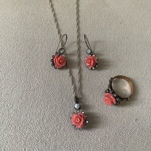 Coral jewelry set. Necklace, ring, earrings.